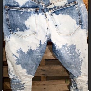 Men’s crisp denim jeans